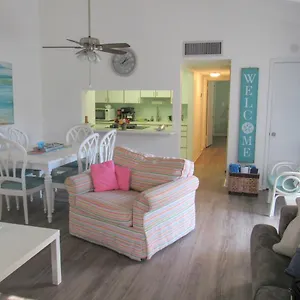 https://sunny-miramar-villa-half-mi-to-beach-access.panamacity-beachhotels.com