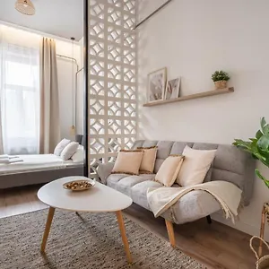 A62 - Akacfa Street - Location By Bqa Appartamento