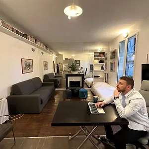 charming-and-quiet-flat-30m2.fr-paris.fr/